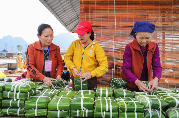 Chùa Tam Chúc gói 10.000 bánh chưng tặng người nghèo - Ảnh 3.
