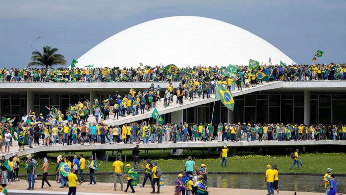 Brazil: Người biểu tình ủng hộ cựu Tổng thống Bolsonaro xông vào chiếm quốc hội - Ảnh 1.