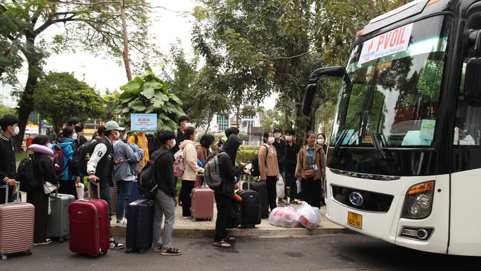 Những chuyến xe đoàn viên cho sinh viên xa nhà - Ảnh 5.