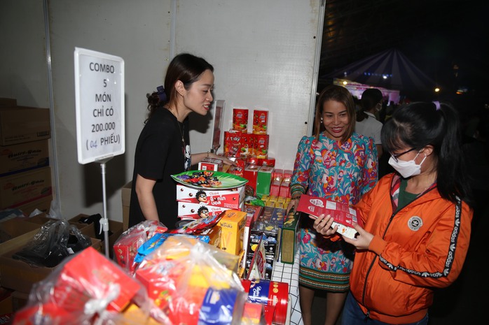 Nhiều quận, huyện tại TP HCM đồng loạt tổ chức Phiên chợ nghĩa tình - Tết đoàn viên - Ảnh 2.