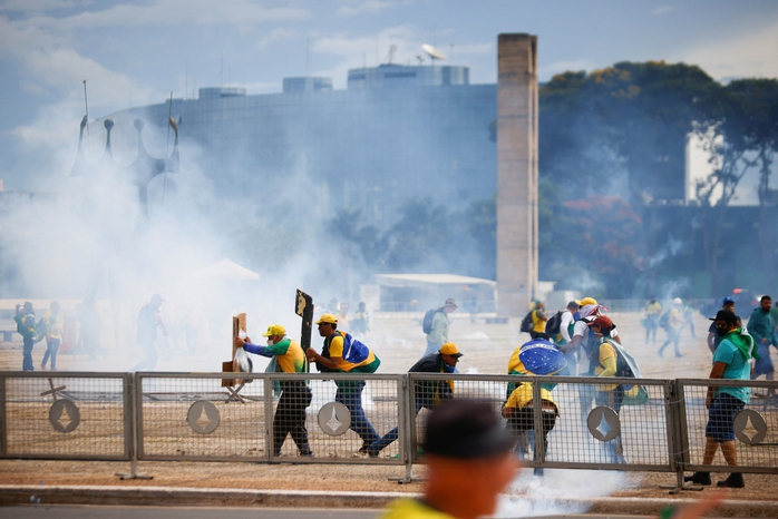 Cảnh sát quét sạch người biểu tình, bắt 400 kẻ bạo loạn ở Brazil - Ảnh 2.