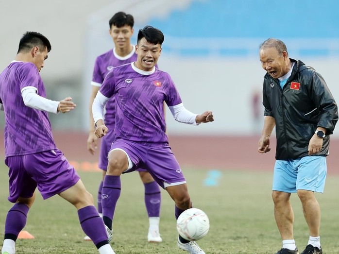 Bùng nổ ở Mỹ Đình, tuyển Việt Nam đoạt vé vào Chung kết AFF Cup 2023 - Ảnh 3.