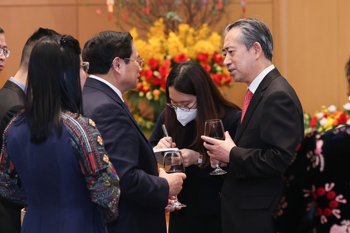 Thủ tướng Phạm Minh Chính và Phu nhân chủ trì gặp mặt Đoàn Ngoại giao - Ảnh 4.