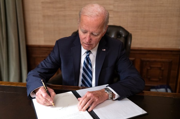 Tổng thống Biden lên tiếng sau khi ký luật cứu chính phủ phút chót - Ảnh 1.