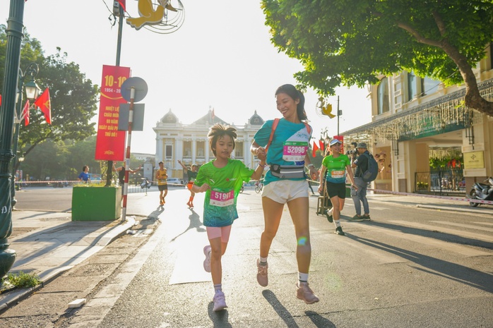 VPBank Hanoi International Marathon 2023 - cung đường chạy giữa mùa thu Hà Nội - Ảnh 11. VPBank Hanoi International Marathon 2023 - cung đường chạy giữa mùa thu Hà Nội - Ảnh 11.