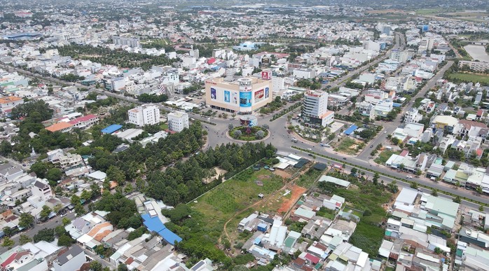Bình Thuận thông qua nghị quyết mở rộng TP Phan Thiết - Ảnh 2.