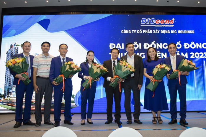 Chuyển mình bứt phá từ một xí nghiệp - Ảnh 1. Chuyển mình bứt phá từ một xí nghiệp - Ảnh 1.