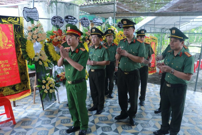 Công an thông tin vụ công an viên bị đâm tử vong trong đêm - Ảnh 1.