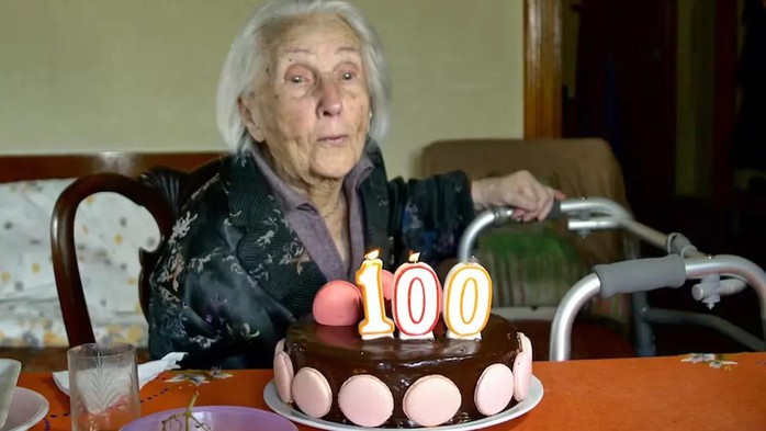 Phát hiện 10 dấu ấn tiết lộ khả năng sống đến 100 tuổi - Ảnh 1.