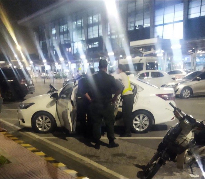 Thu tiền đỗ ôtô tại sân bay Nội Bài sau khi người lái đã đột tử - Ảnh 1.