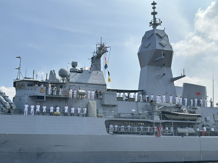 Tàu Hải quân Hoàng gia Úc HMAS TOOWOOMBA trở lại TP HCM - Ảnh 3.