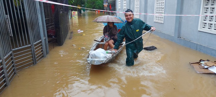 Thừa Thiên - Huế: Mưa trắng trời, di dời khẩn cấp nhiều hộ dân - Ảnh 3.