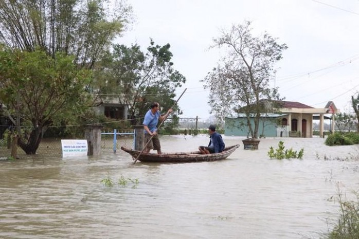 Miền Trung mưa rất to, dự báo Thừa Thiên-Huế, Đà Nẵng có nơi trên 700 mm - Ảnh 1.