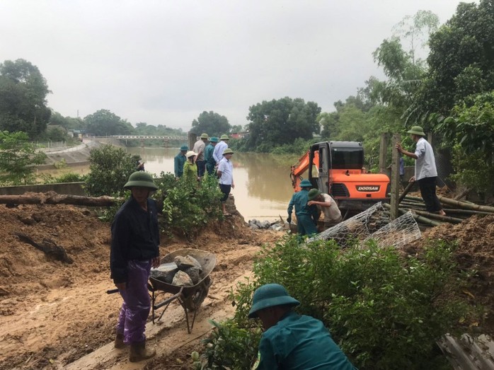 Miền Trung mưa lũ khó lường - Ảnh 2.