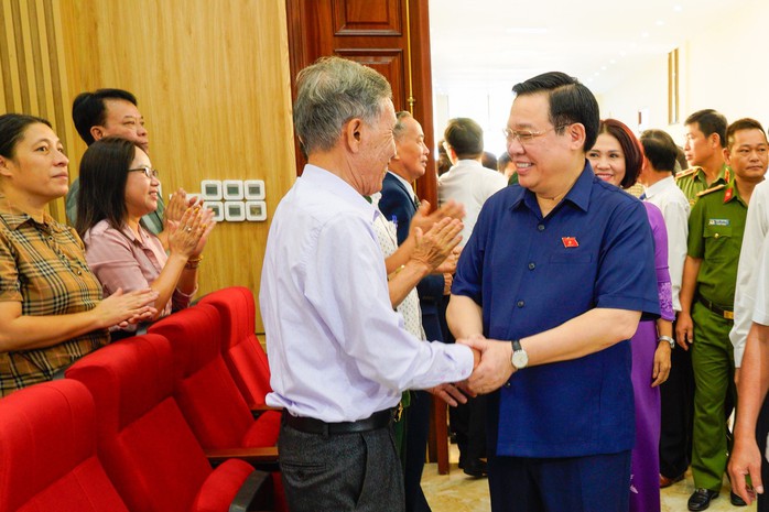 Chủ tịch Quốc hội Vương Đình Huệ tiếp xúc cử tri tại Hải Phòng - Ảnh 1.