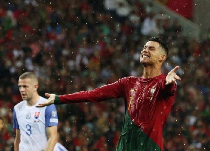 Ronaldo đặt mục tiêu, cách biệt ngày càng nới rộng với Messi - Ảnh 1.