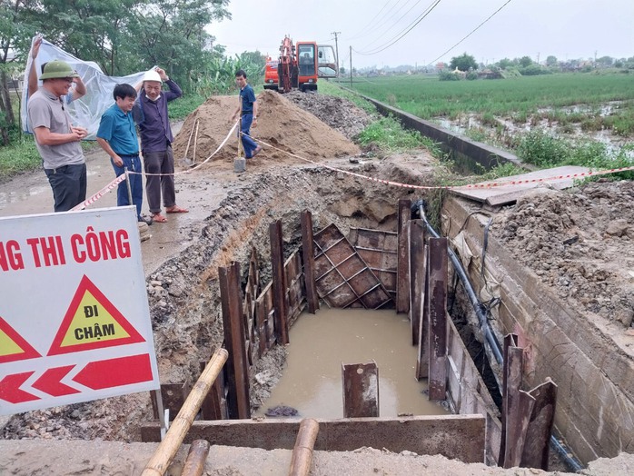 Vỡ đường ống dẫn nước thải, người dân cả tháng sống chung với mùi hôi thối - Ảnh 9.