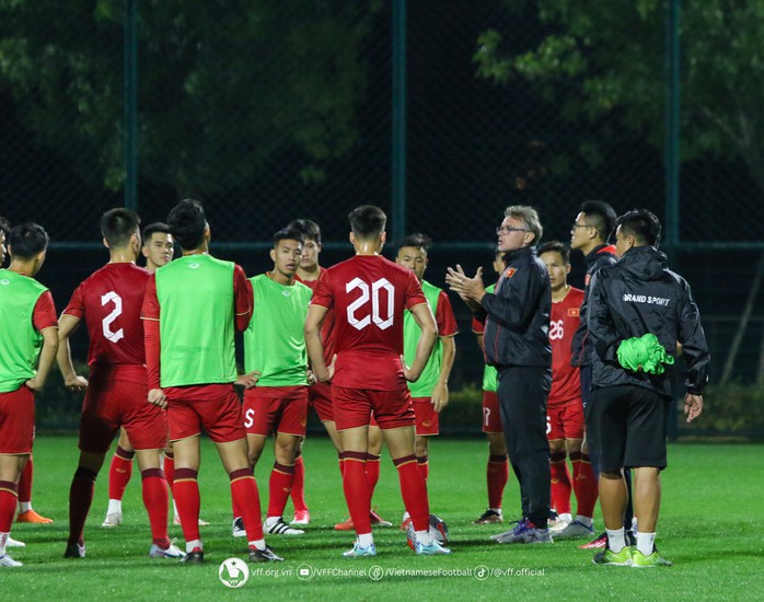 HLV Troussier tin đội Việt Nam sẽ tiến bộ sau trận đấu với tuyển Hàn Quốc - Ảnh 2.