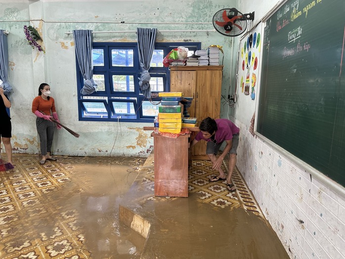 Đà Nẵng thông báo khẩn cho học sinh nghỉ ngày 17-10 do mưa to - Ảnh 1.