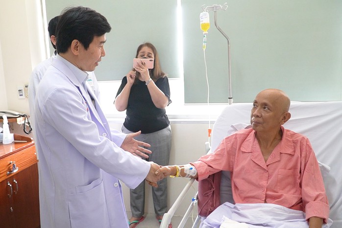 Tìm hiểu y khoa Nhật, Singapore, Hàn Quốc nhưng chọn Việt Nam để đến chữa trị ung thư - Ảnh 1.