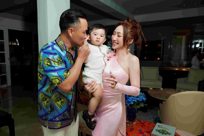 Vợ diễn viên Chi Bảo tổ chức tiệc đặc biệt cho khách hàng VIP - Ảnh 2.