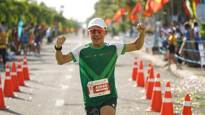 Giải chạy “Nông thôn Việt Marathon - Long An 2023”: Ngắm hoàng hôn bên sông Vàm Cỏ - Ảnh 7.