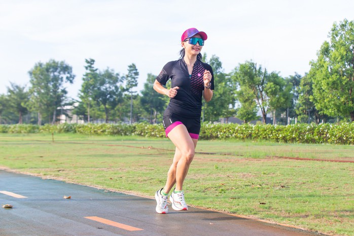 Giải chạy “Nông thôn Việt Marathon - Long An 2023”: Ngắm hoàng hôn bên sông Vàm Cỏ - Ảnh 5.
