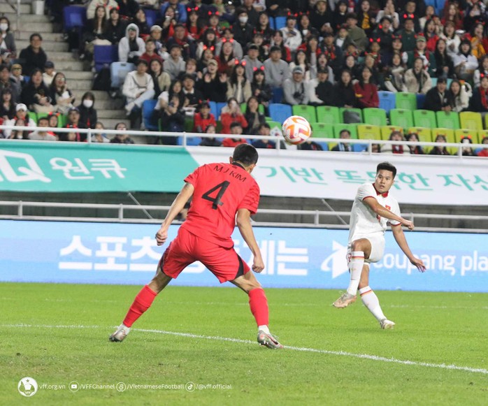 Hàn Quốc - Việt Nam 6-0: Đẳng cấp chênh lệch, trọng tài lại sai lầm - Ảnh 2.
