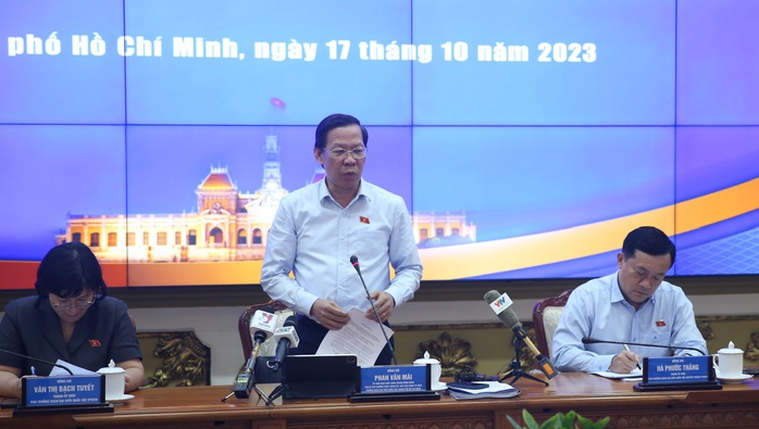 Chủ tịch Phan Văn Mãi: TP HCM nghiên cứu miễn học phí cho học sinh - Ảnh 1.