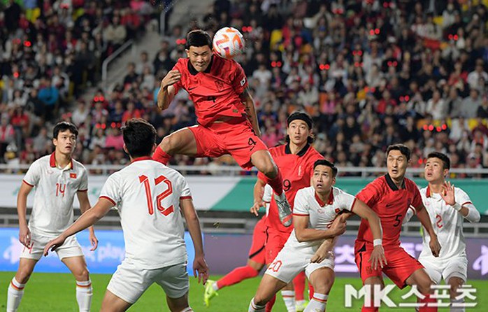 Hàn Quốc - Việt Nam 6-0: Đẳng cấp chênh lệch, trọng tài lại sai lầm - Ảnh 1.