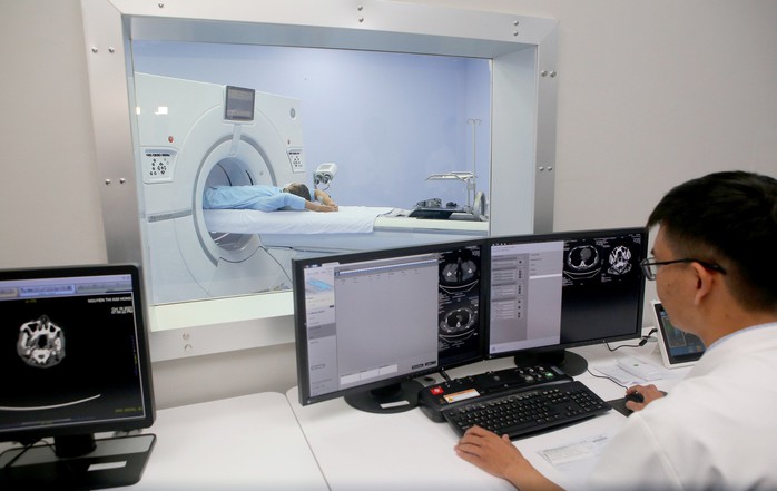 Bệnh viện Trung ương Huế có máy chụp cắt lớp vi tính phổ 512 lát cắt - Ảnh 1.