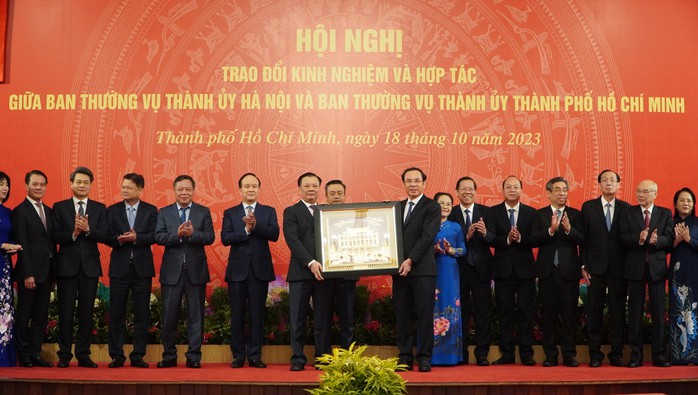 Hà Nội và TP HCM tiếp tục đẩy mạnh chia sẻ, hợp tác toàn diện trên các lĩnh vực - Ảnh 2.
