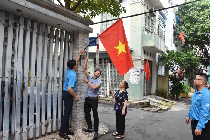 Đường cờ Tổ quốc ở quận 6 và Tân Phú - Ảnh 1.