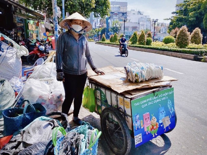 Ve chai công nghệ thúc đẩy phân loại rác tại nguồn - Ảnh 1.