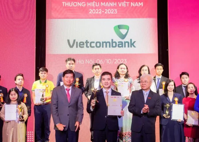 Vietcombank được bình chọn là thương hiệu mạnh dẫn đầu ngành ngân hàng - Ảnh 1. Vietcombank được bình chọn là thương hiệu mạnh dẫn đầu ngành ngân hàng - Ảnh 1.