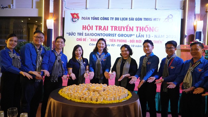 Nhiều hoạt động ý nghĩa tại đêm truyền thống Hội trại Sức trẻ Saigontourist Group - Ảnh 1.
