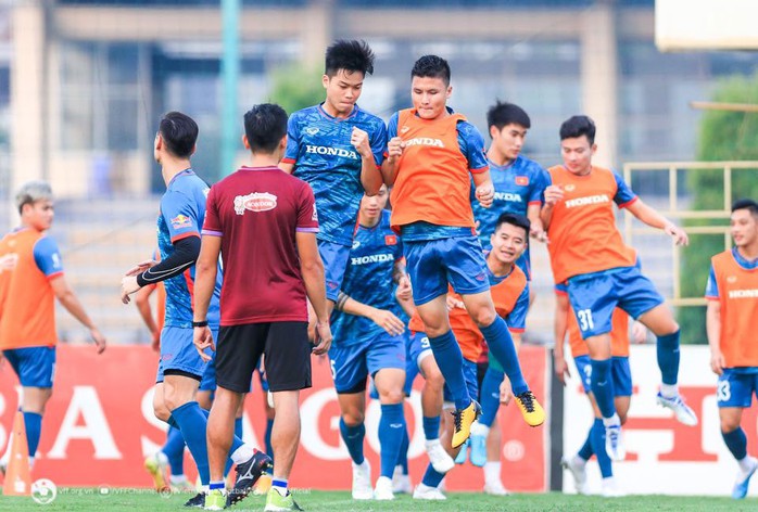 Làn gió mới hàng tiền vệ của tuyển Việt Nam - Ảnh 2.