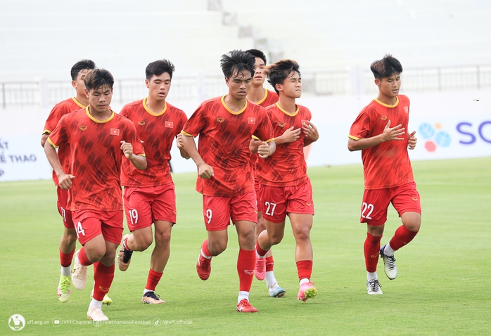 HLV Hoàng Anh Tuấn triệu tập tuyển U18 Việt Nam chuẩn bị đấu Hàn Quốc, Morocco - Ảnh 1.