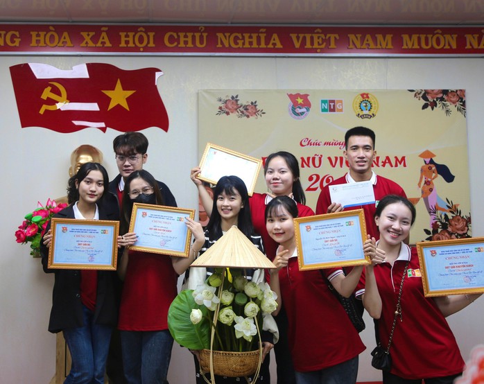 Nhiều hoạt động hướng tới Ngày Phụ nữ Việt Nam tại Trường Cao đẳng Công nghệ Ngoại thương - Ảnh 2.