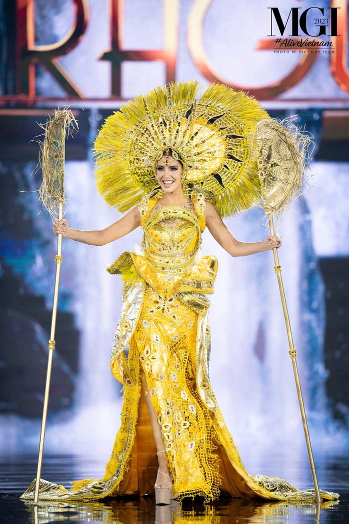 National Costume hoành tráng, nặng 30 kg của thí sinh Hoa hậu Hòa bình - Ảnh 7.