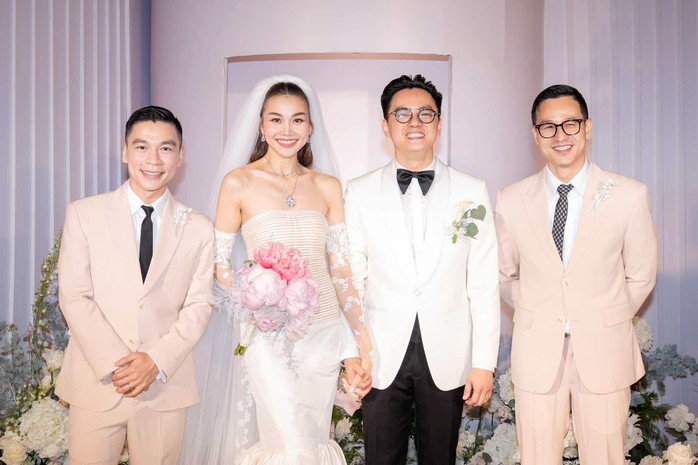 Khoảnh khắc xinh đẹp của Thanh Hằng trong đám cưới - Ảnh 5. Khoảnh khắc xinh đẹp của Thanh Hằng trong đám cưới - Ảnh 5.