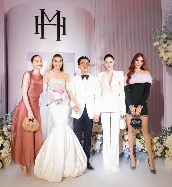 Khoảnh khắc xinh đẹp của Thanh Hằng trong đám cưới - Ảnh 4. Khoảnh khắc xinh đẹp của Thanh Hằng trong đám cưới - Ảnh 4.