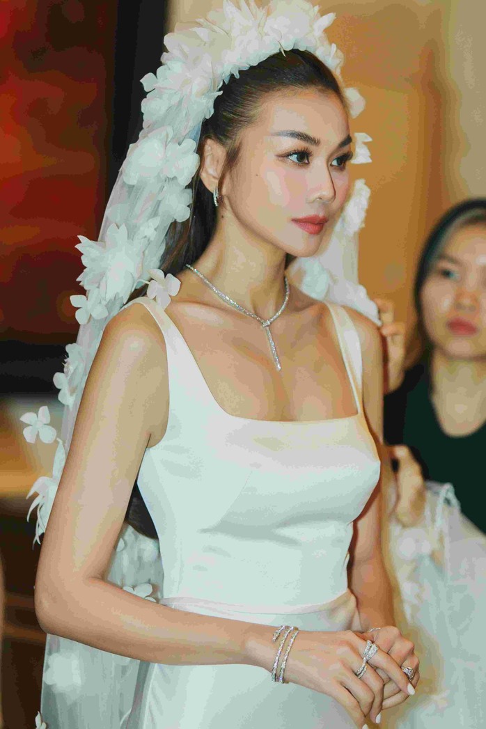 Những chi tiết lạ trong lễ cưới của siêu mẫu Thanh Hằng - Ảnh 5.