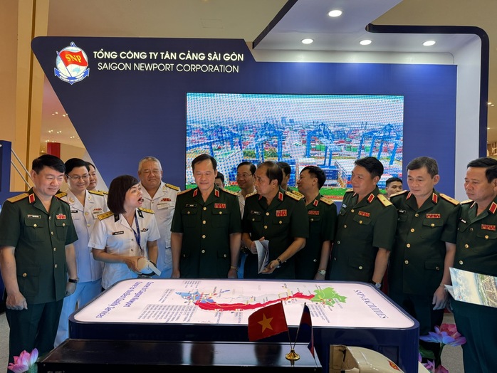 Sản phẩm kinh tế, quốc phòng Việt Nam triển lãm tại Campuchia - Ảnh 2.