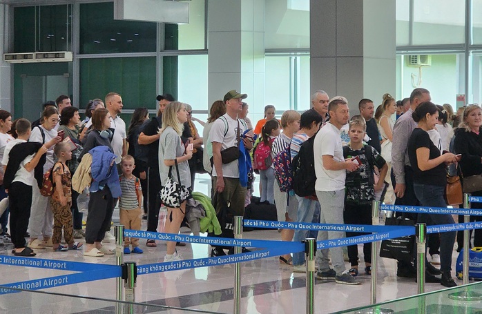 Lượng khách quốc tế đến Phú Quốc tăng mạnh vào dịp cuối năm - Ảnh 2.