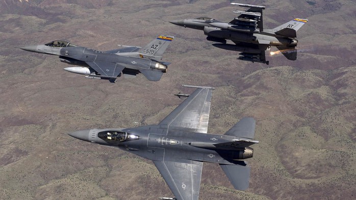 Mỹ bắt đầu đào tạo phi công Ukraine lái F-16 - Ảnh 1.
