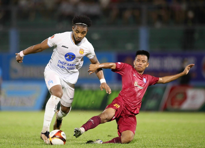Vua phá lưới lập cú đúp, CLB Nam Định dẫn đầu V-League 2023-2024 - Ảnh 5.