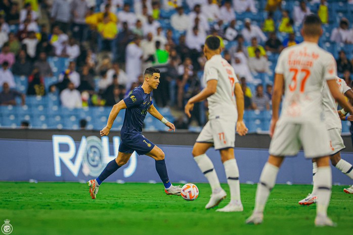Đứt mạch ghi bàn, Ronaldo kiến tạo đứng đầu giải sau chiến thắng của Al-Nassr - Ảnh 1.