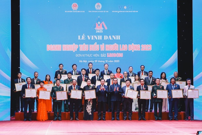 Tôn vinh 64 doanh nghiệp tiêu biểu vì người lao động 2023 - Ảnh 1.