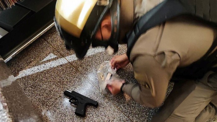 Xả súng trong trung tâm thương mại ở Bangkok, nhiều người thương vong - Ảnh 2.